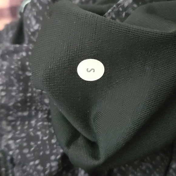 Lululemon Black Active Short Size Small - Picture 6 of 6